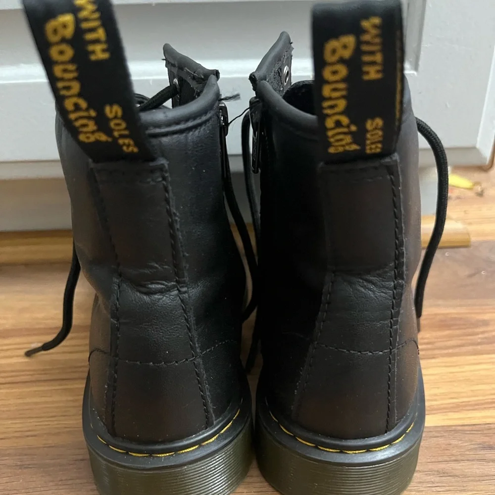Classic Dr Martens black, youth size‎ 4. Excellent used condition.